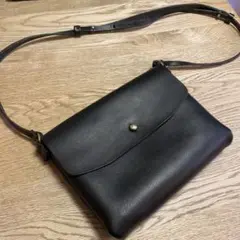 本革　レザーショルダーバッグ ブラック