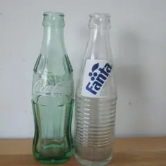 Coca-ColaとFantaの空き瓶セット