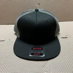 新品 OTTOコットンツイルフラットバイザーメッシュキャップのブラックチャコール