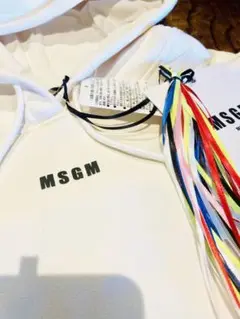 MSGM パーカー 上品ロゴ フード付き
