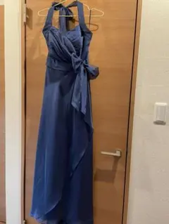 ブルーのロングドレス