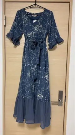 新品タグ付き 花柄ネイビーブルーロングワンピース M