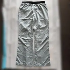 adidas グレー ワイドパンツ 軽量素材