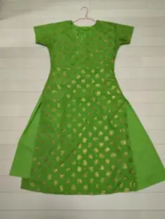グリーンの刺繍セットアップ（トップス＋パンツ）パンジャビドレス