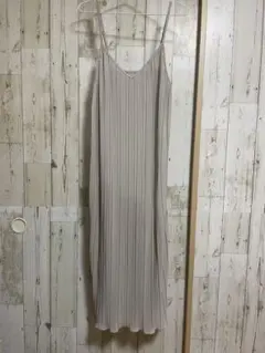 グレージュプリーツ キャミワンピース