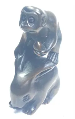 根付柘植　十二支猿とうさぎの彫刻　黄楊繊細彫刻　置物　木製