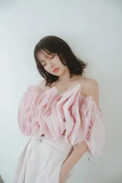 Andequalアンドコールvolume off shoulder blouse