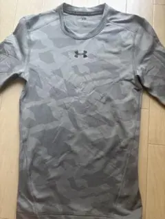Under Armour グレー 迷彩 Tシャツ