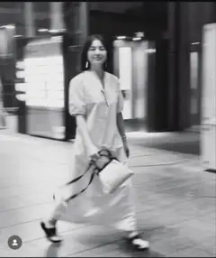 井川遥　loin. 白のシャツワンピース 半袖 アートブック付