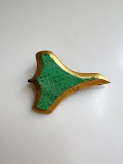 ブローチ
