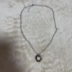 シルバーチェーンネックレスリングモチーフ