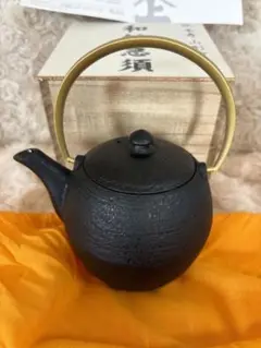 ほぼ未使用品　菊池保寿堂　菊池 正直造 斑紫銅蓋姥口中アラレ　南部鉄瓶　南部鉄器 ほぼ未使用品 菊池保寿堂 菊池 正直造 斑紫銅蓋姥口中アラレ