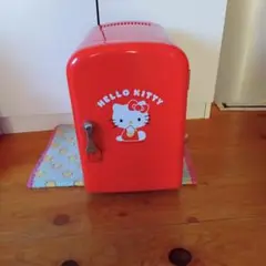 ハローキティちゃん★冷温庫　未使用 美品】ハローキティ HELLO KITTY サンリオ ミニ冷温庫 車でも