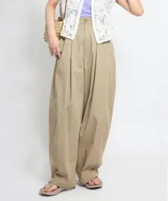 新品タグ付きSLOBE IENA 《接触冷感》 ライトチノタックカーブトラウザー