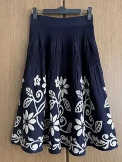 アーモワールカプリス  定番のニットスカート