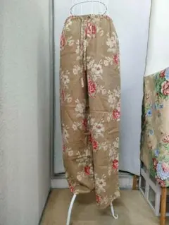 ローラアシュレイ　ベージュ　花柄　パンツ