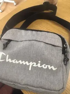 チャンピオン　グレー　鞄