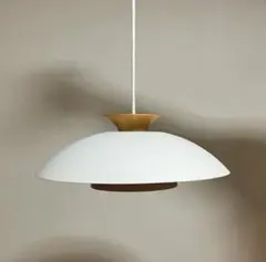 大光電機　シンプルなホワイトとブラウンのペンダントライト