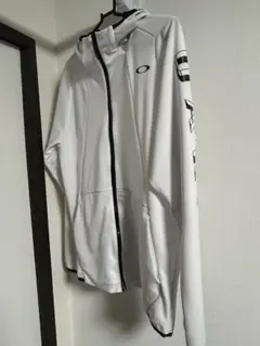 オークリー　スポーツ　上着　ホワイト　oakley