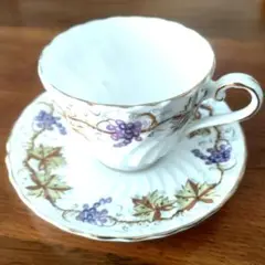 エインズレイ(Aynsley)ブドウ柄のカップ・ソーサーセット