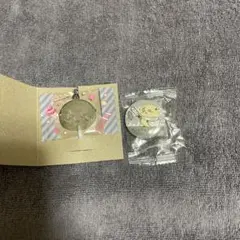 ちいかわ　ラッコ　アクリルキーホルダーと缶バッジセット