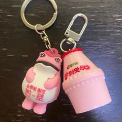 韓国雑貨　チャミスルカエル　イチゴウユ キーホルダー