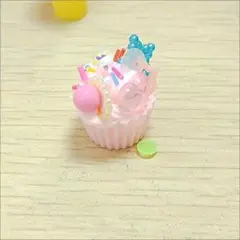 カップケーキ型ピンクマグネット