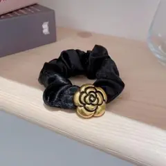 残り2点♡　ブラック　シュシュ　ヘアゴム　ゴールド　花　アレンジ　アクセサリー