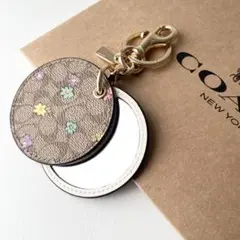 COACH 可愛い♡ ミラー付 バッグチャーム シグネチャー 花柄 CA046