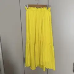 YECCA BECCAの黄色のスカート