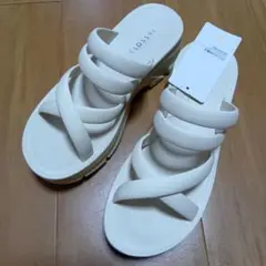 クロッシーサンダル