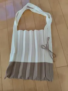 ロクシタン プリーツバッグ