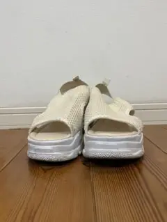 アイボリー 厚底ニットスポーツサンダル