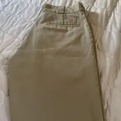 ベージュ チノパン バックポケット付き