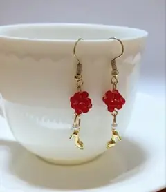ビーズボールピアス　金平糖 赤とpetitヒール