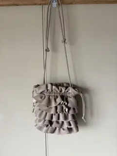 un billion カシュカシュ　フリルギャザーショルダーバッグ