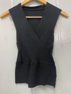 黒のノースリーブニット Q#000359