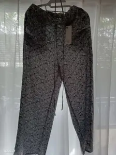 花柄リラックスフィットパンツ