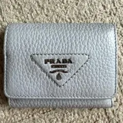 大人気☆PRADA ヴィッテロダイノレザー ミニ財布 レタリングロゴ