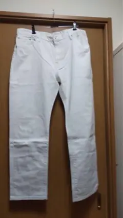 白ジーンズ