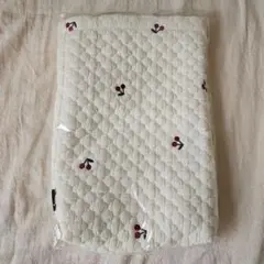 チェリー刺繍 キルティング 靴入れ