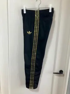 adidas 黒 ジャージパンツ ゴールドストライプ 　S92511