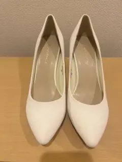 Arpege story ホワイト ポインテッドトゥ パンプス 7.5cmヒール