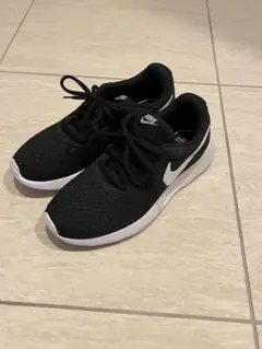 Nike レディース スニーカー 黒/白 23.5cm