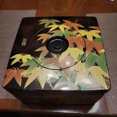 美しい葉模様の漆器 重箱