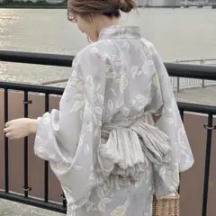 薄いグレー 花柄 浴衣