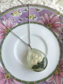 水中花 スズラン 鈴蘭 をとじこめた ネックレス しずく型