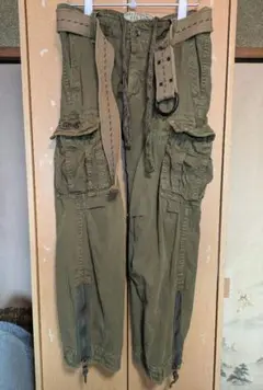 アバクロンビー&フィッチ ベルト付きカーゴパンツ