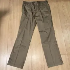 ベージュ スラックス バックポケット付き