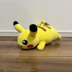 ポケモン　ピカチュウ　寝そべり　ぬいぐるみ